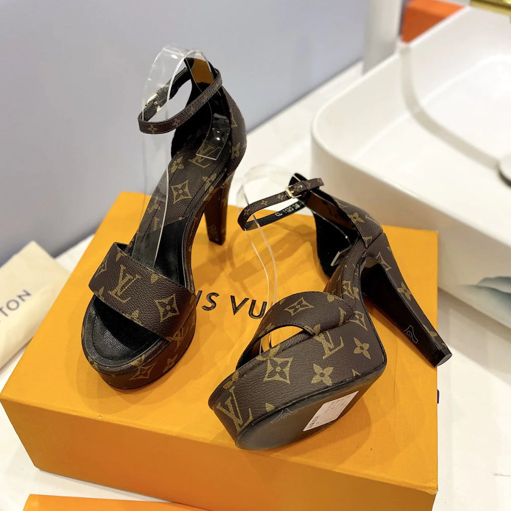 Classic Monogram versatile and elegant high heels 1824021902