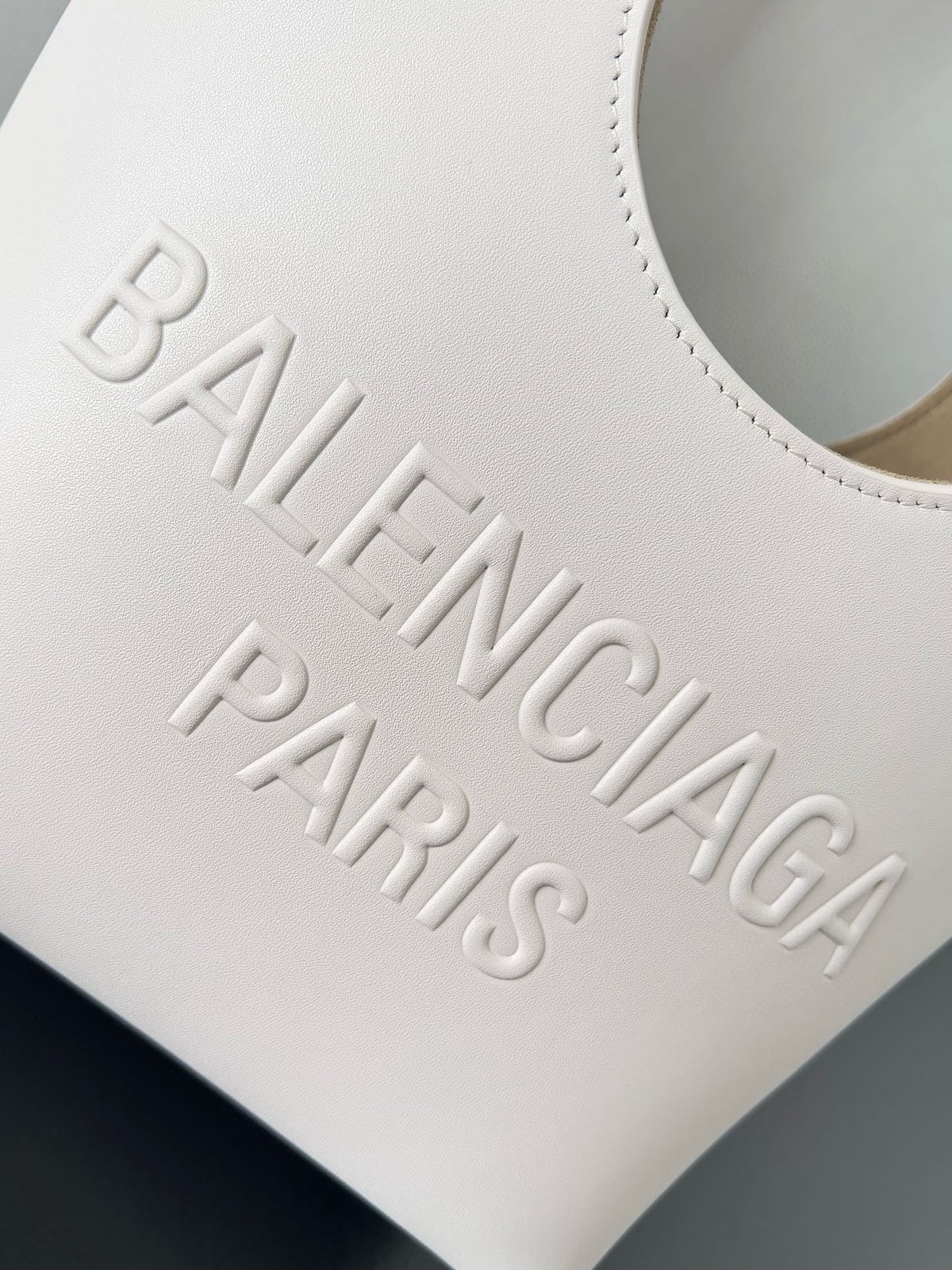 New B Logo Leisure StyleTote Bag 0724121902