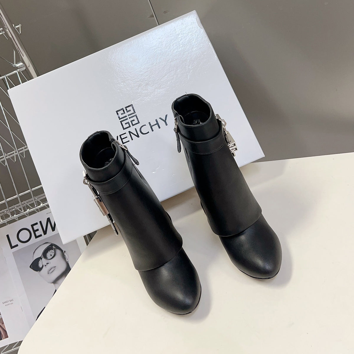 New fashion metal buckle boots leather boots(41/42 need to be customized)