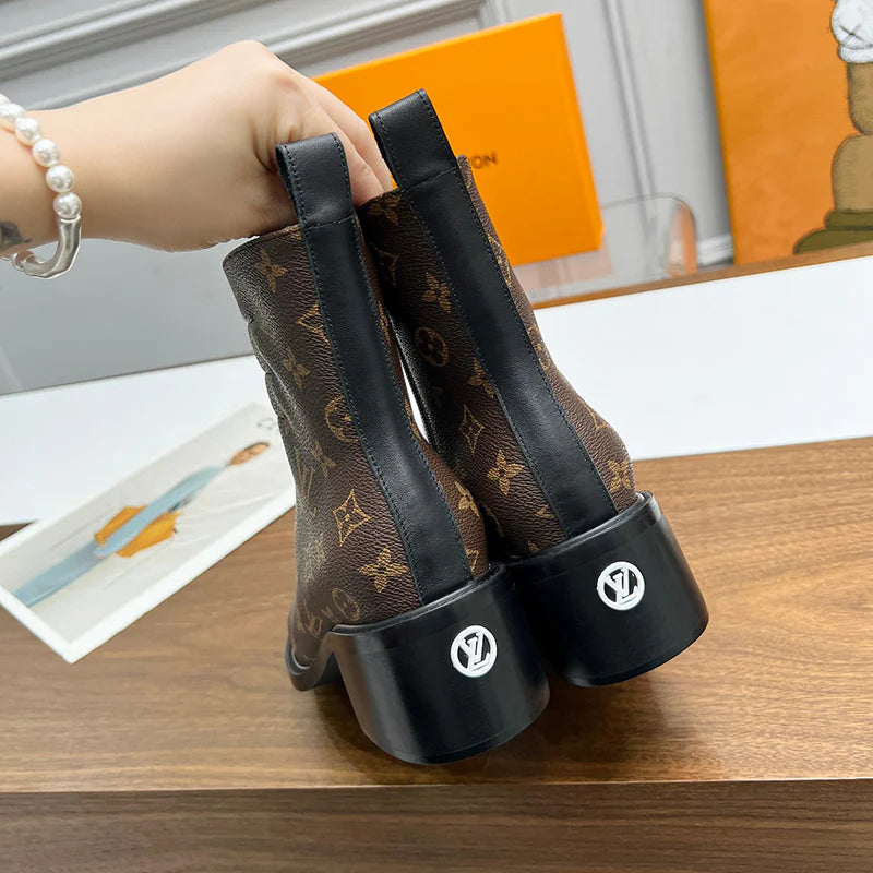 New versatile vintage mid top boots with floral patterns 1024093021