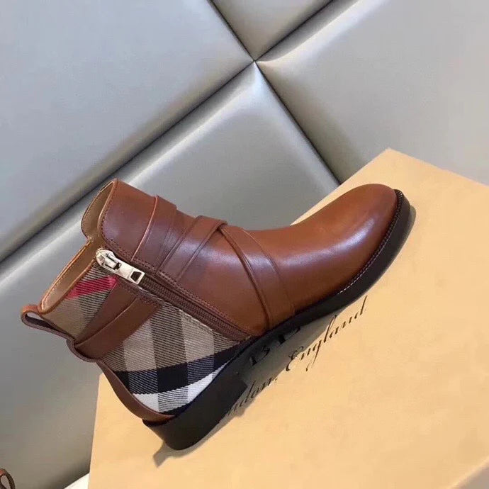 New Fashionable and Versatile Women's Boots 1025102807