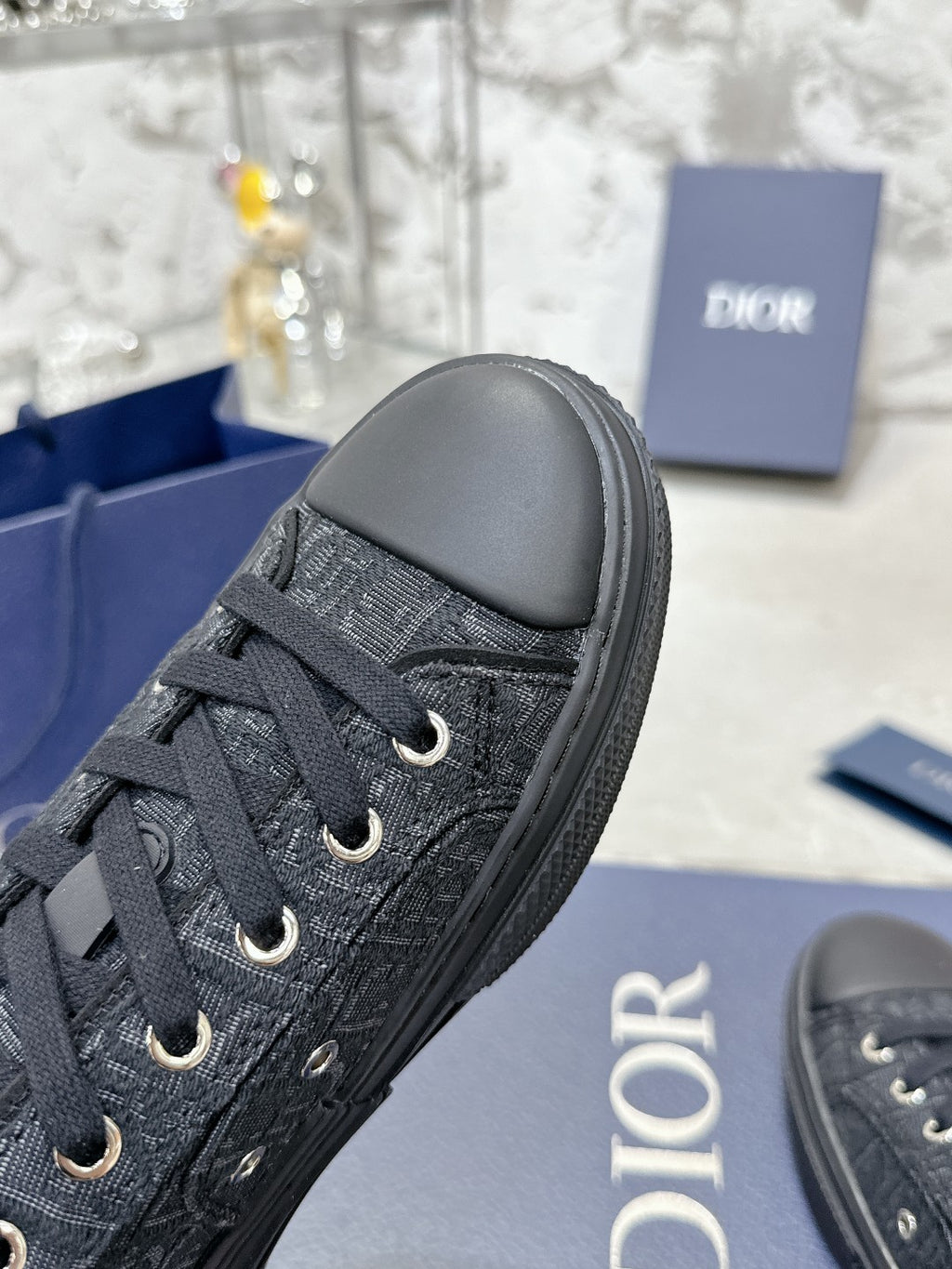 CD B23 Low-Top Sneaker 1824120910