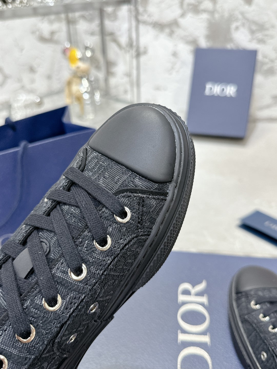 CD B23 Low-Top Sneaker 1824120910