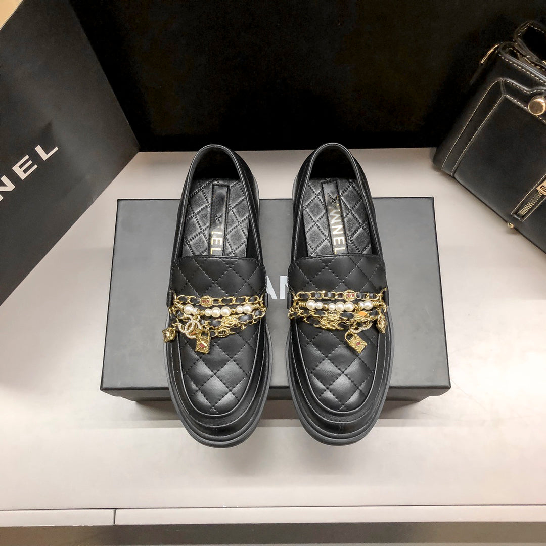 Chain Pendant Loafers