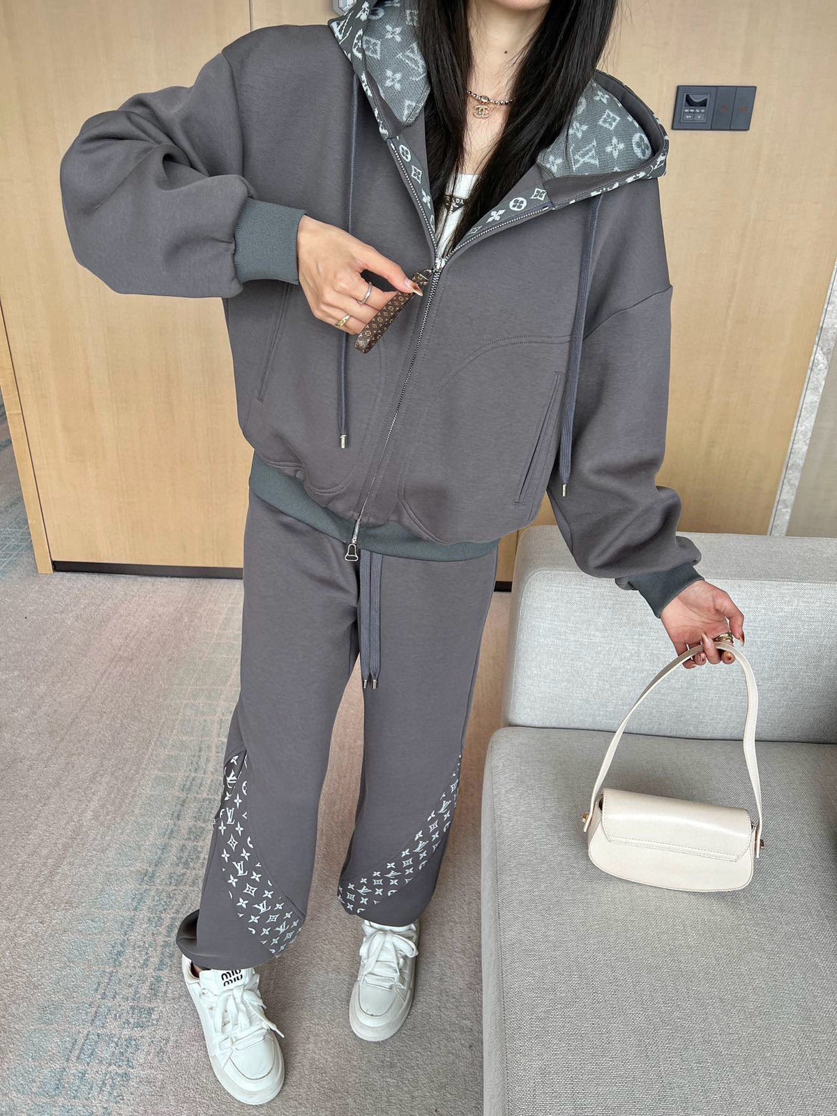 L new fashion hooded jacket and trousers suit 0724120503