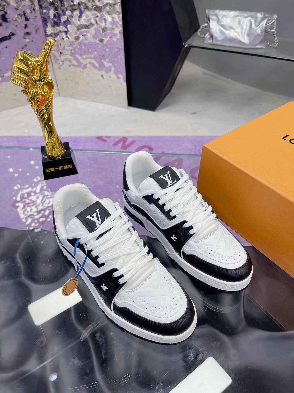 L couple limited series casual embossed sneakers 0725012401