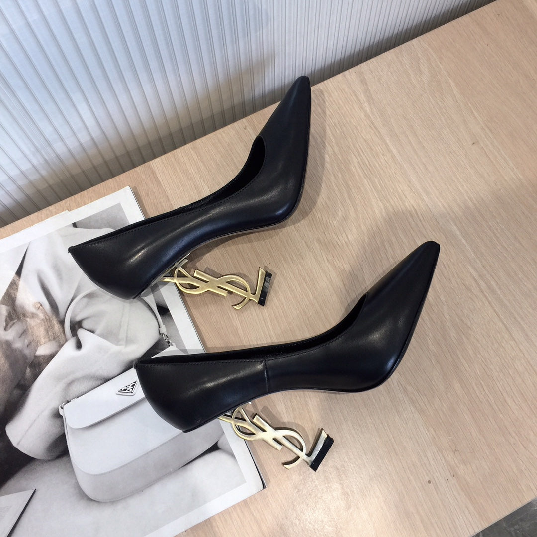 Classic high-heeled sandals combine modernity and fashion 0224052602