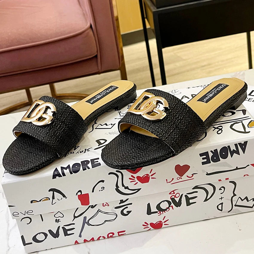 New fashion and versatile woven sandals 1024060402