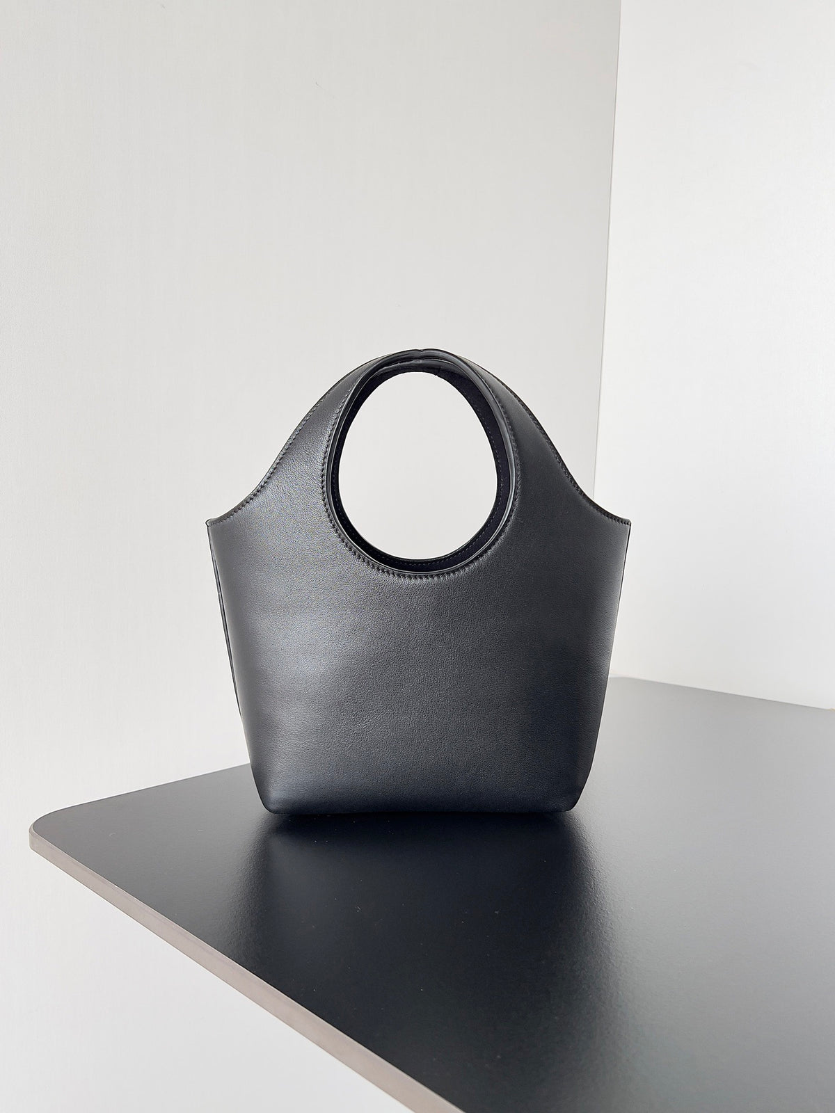 New B Logo Leisure StyleTote Bag 0724121902