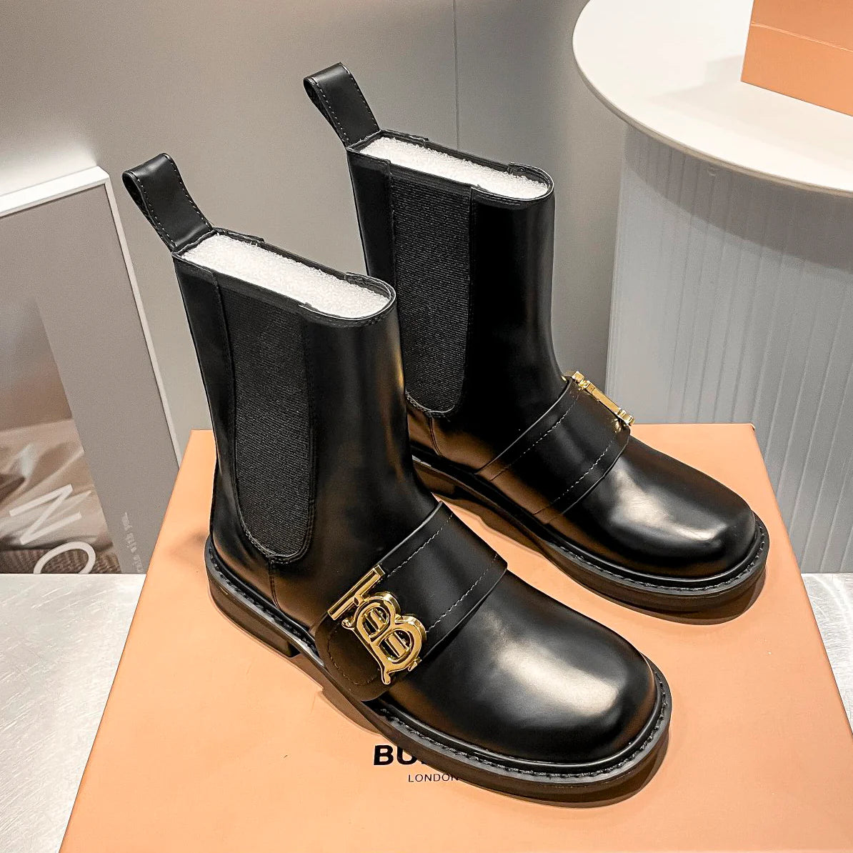 Fashionable and versatile short boots 1024110821