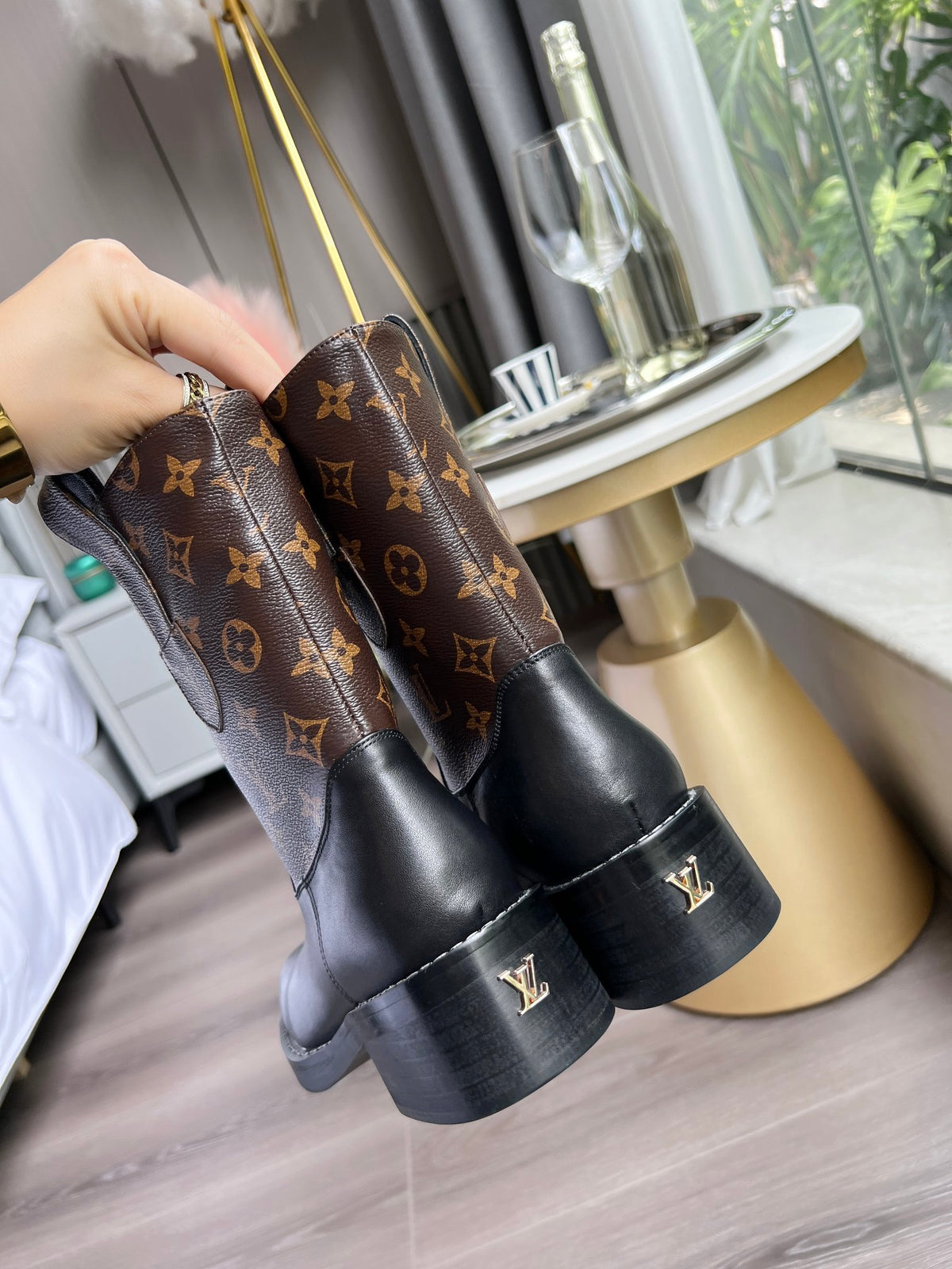 V Logo stylish embossed printed leather booties 0724101802