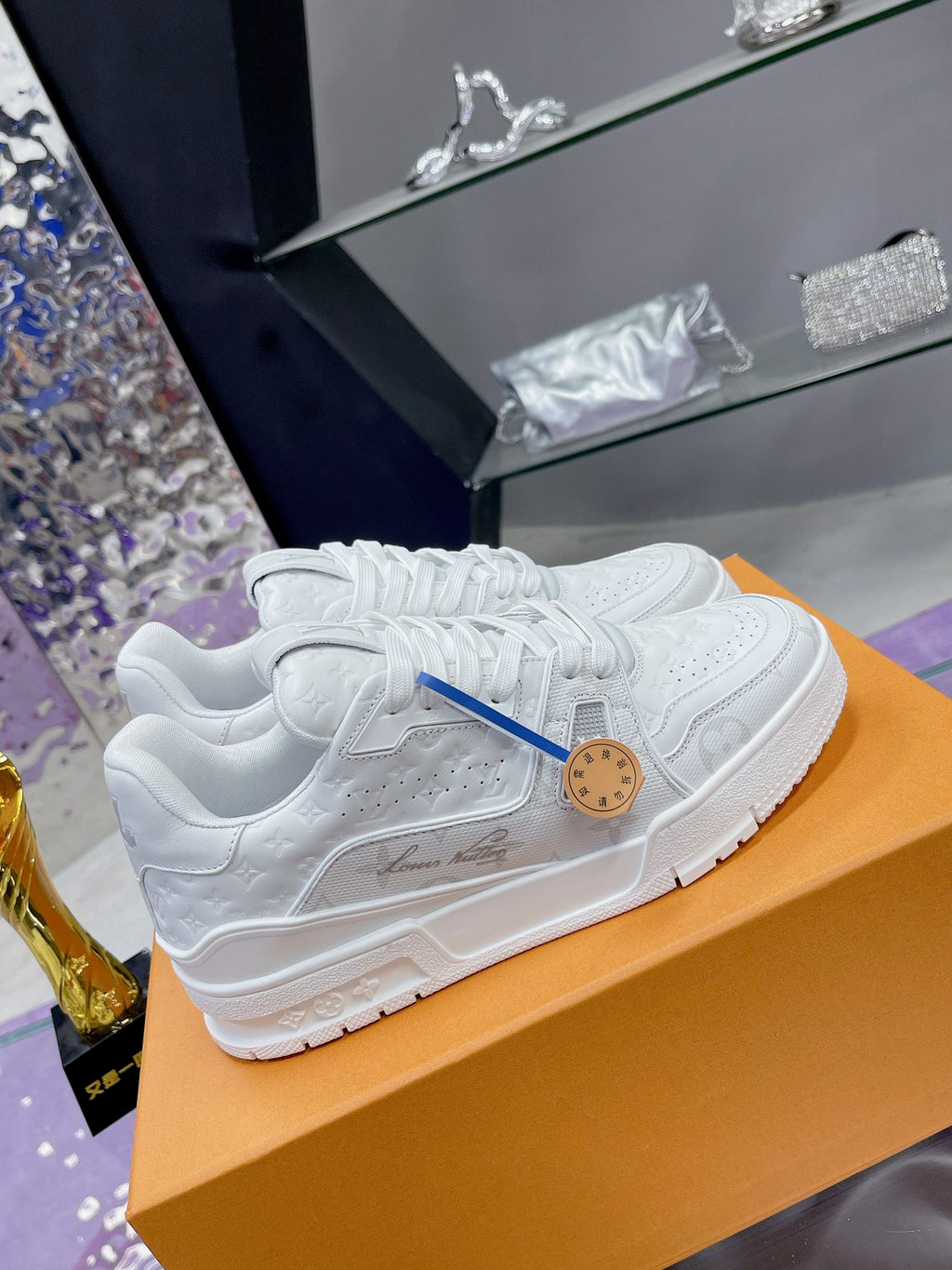 L couple limited series casual embossed sneakers 0725012401