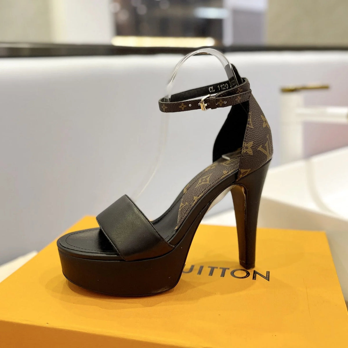 Classic Monogram versatile and elegant high heels 1824021902