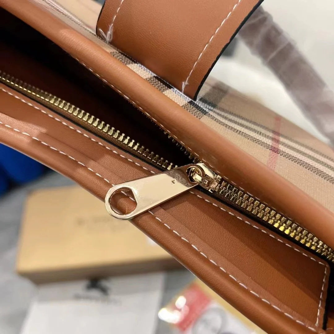 New Classic Retro Underarm Bag 1024010304