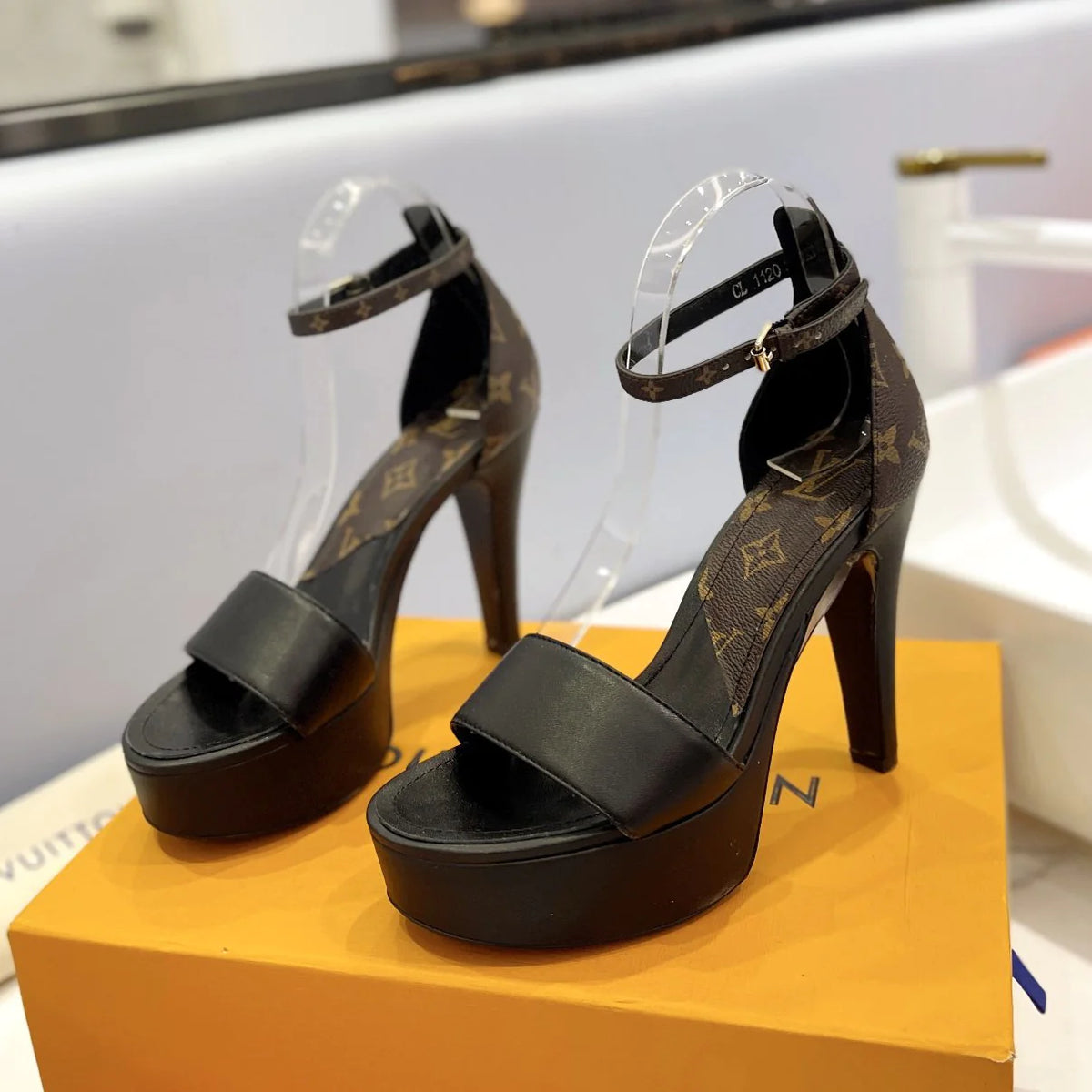 Classic Monogram versatile and elegant high heels 1824021902