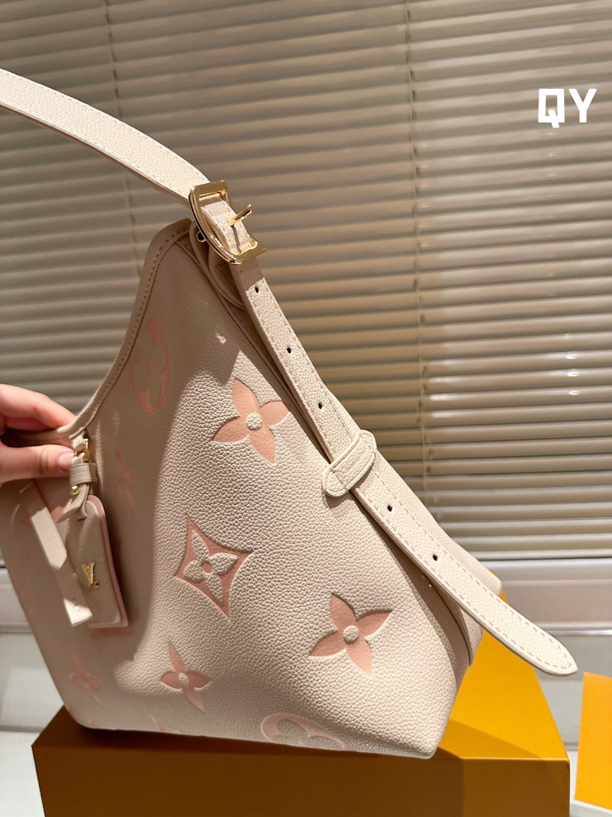 V fashion print Carryall new commuter bag 0724061303