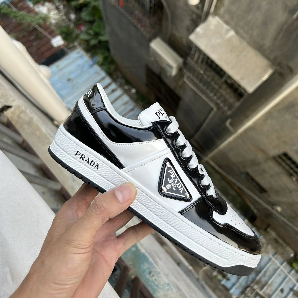 P New Women's Shoes Casual Shoes Triangle Buckle Lace-up Sneakers 1024060508