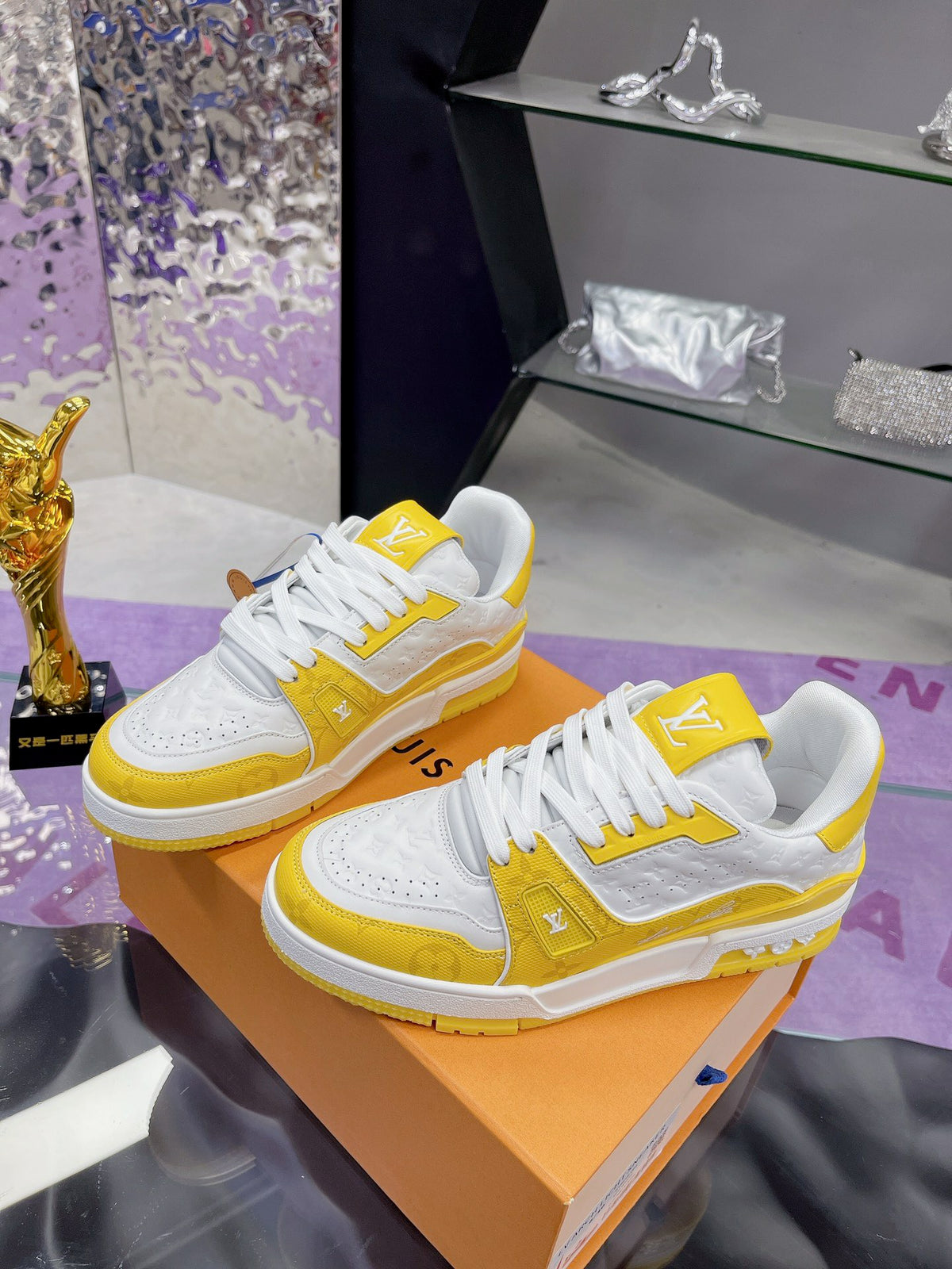 L couple limited series casual embossed sneakers 0725012401