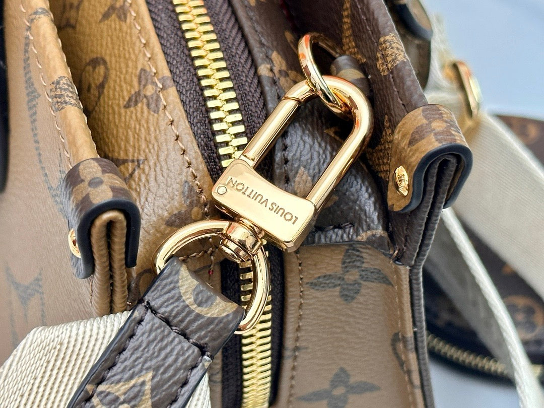 V Fashion Print On-the-go Printed Handbag 0724101006