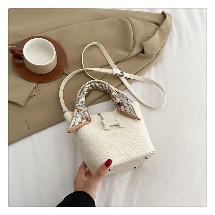 All-match Fashion Portable Messenger Bag 1024041612