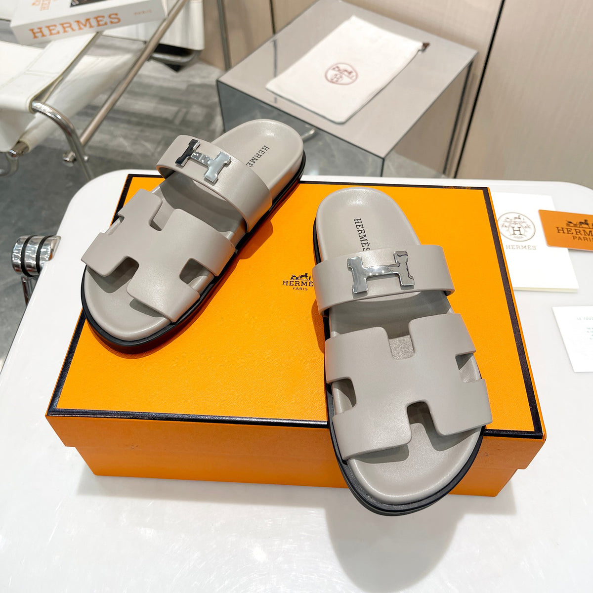New style classic sandals 1824031913