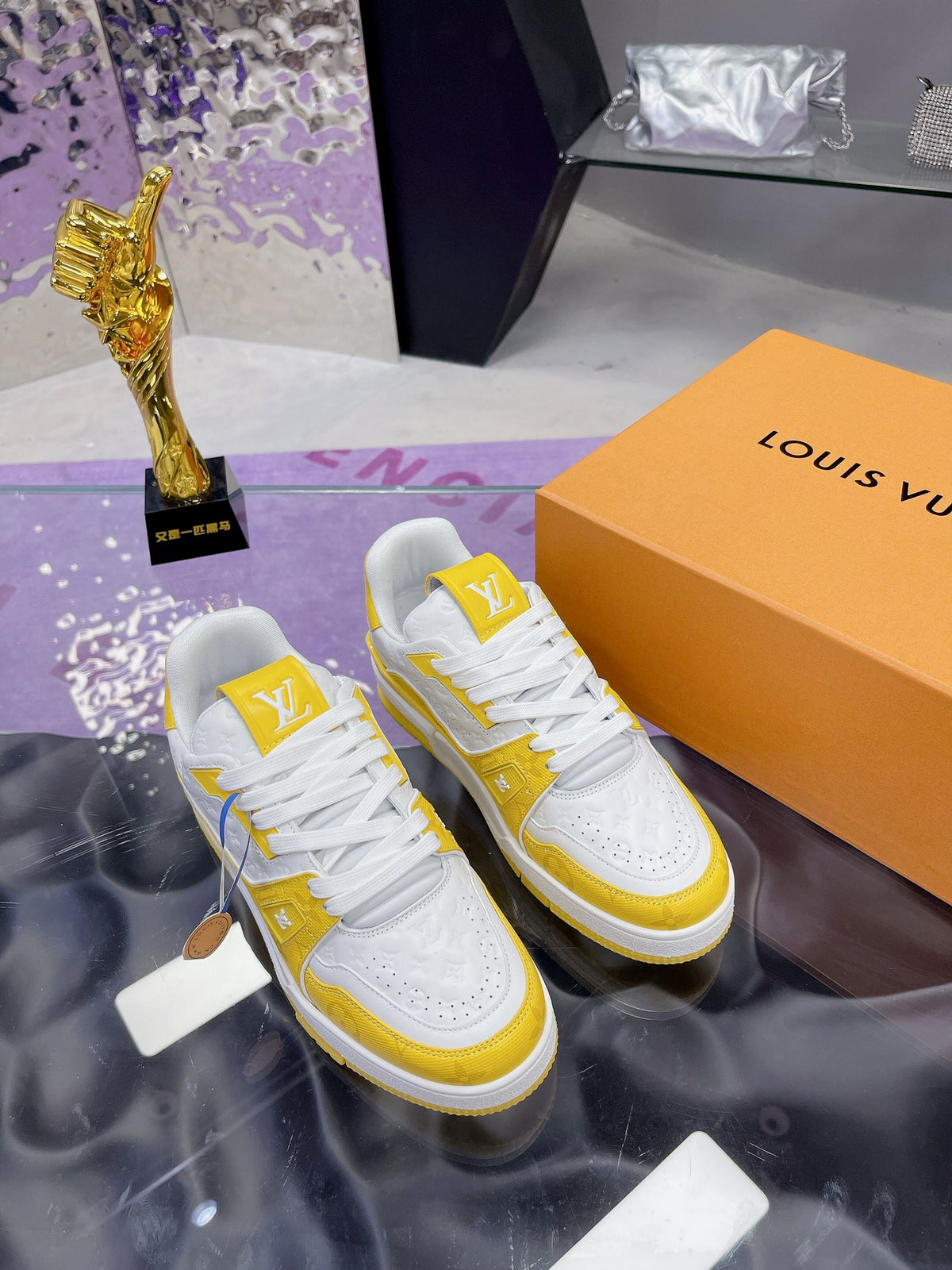 L couple limited series casual embossed sneakers 0725012401