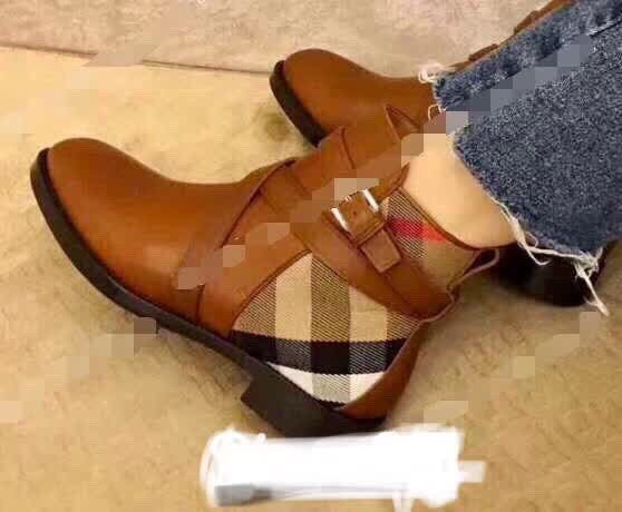New Fashionable and Versatile Women's Boots 1025102807