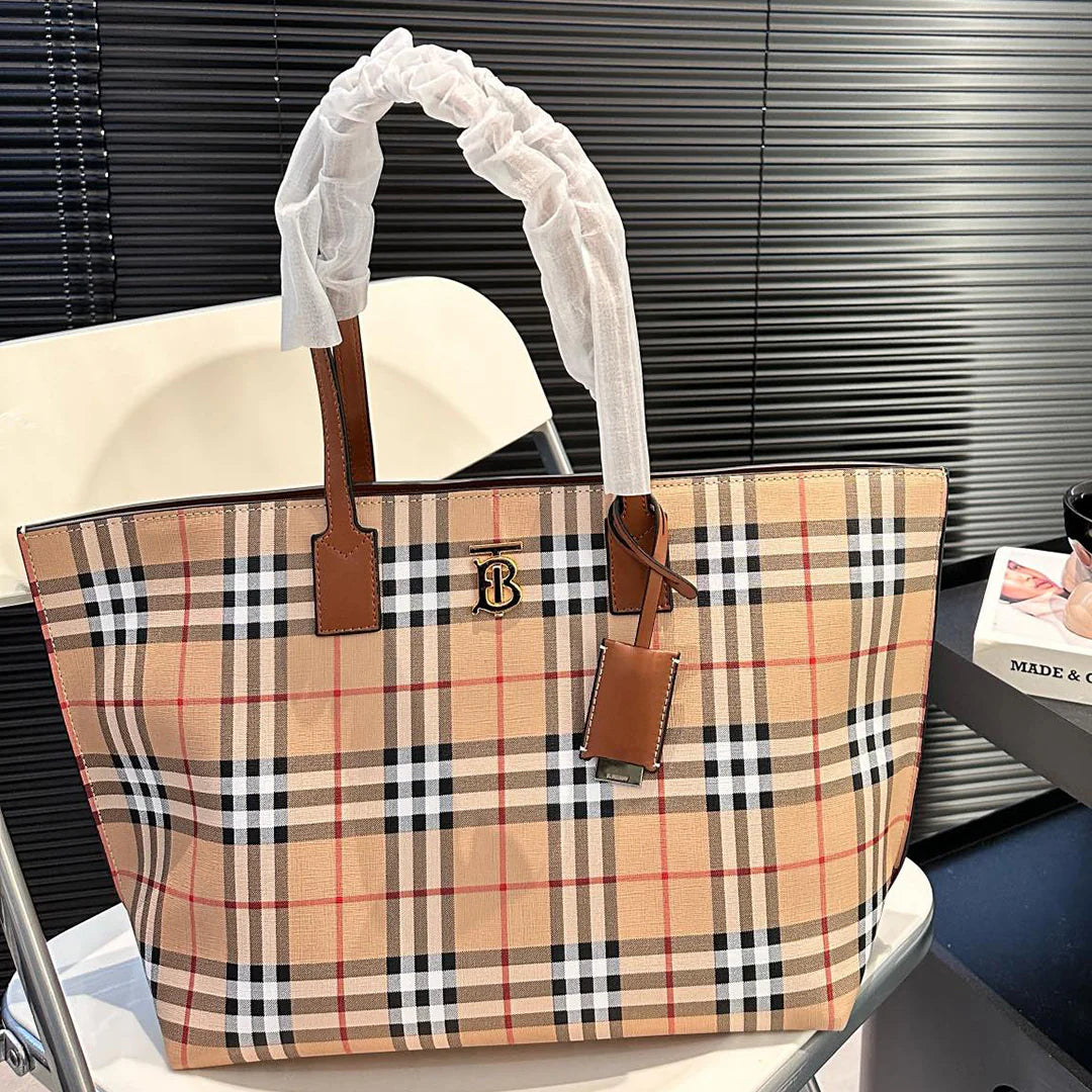 New Fashion Classic Versatile Handbag 1024042211