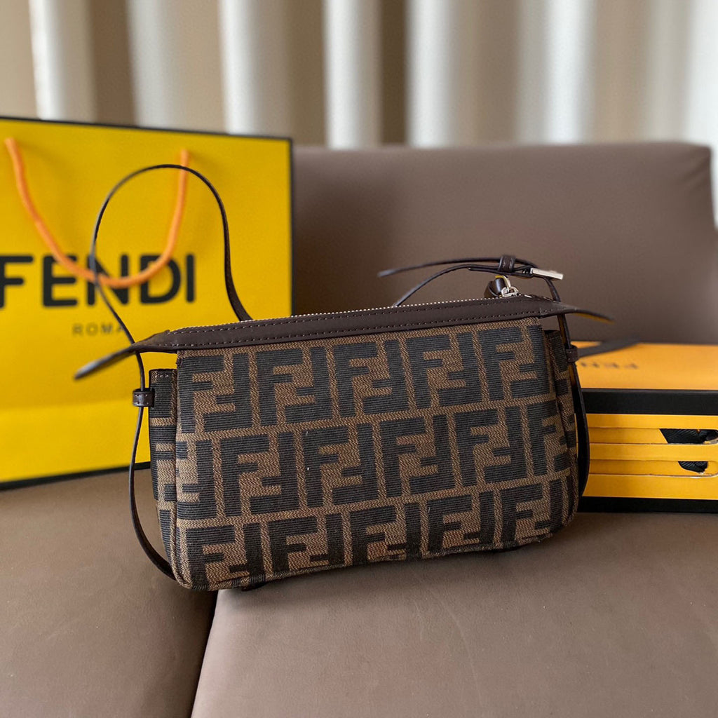 underarm crossbody bag 1824082101