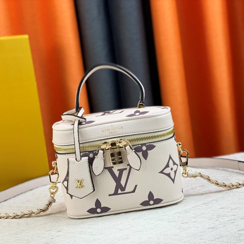 V Vanity Small Bag XC0823042027