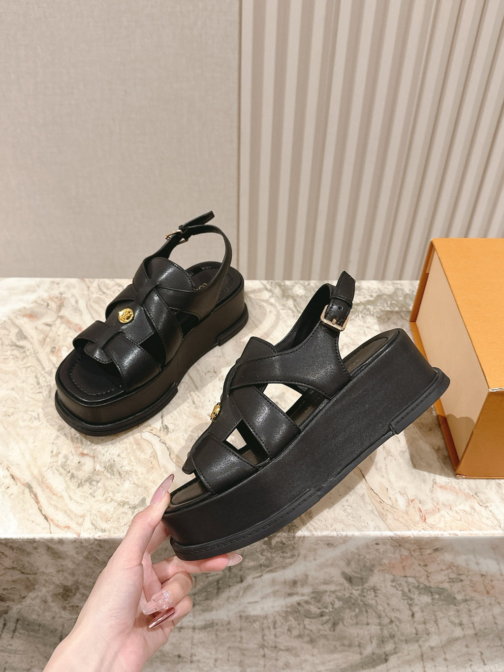 L fashion thick-soled sandals 0725042802