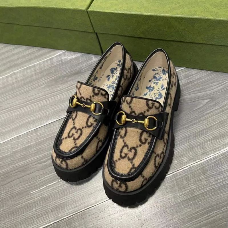Leather Lug Sole Horsebit Loafer PD0223081507