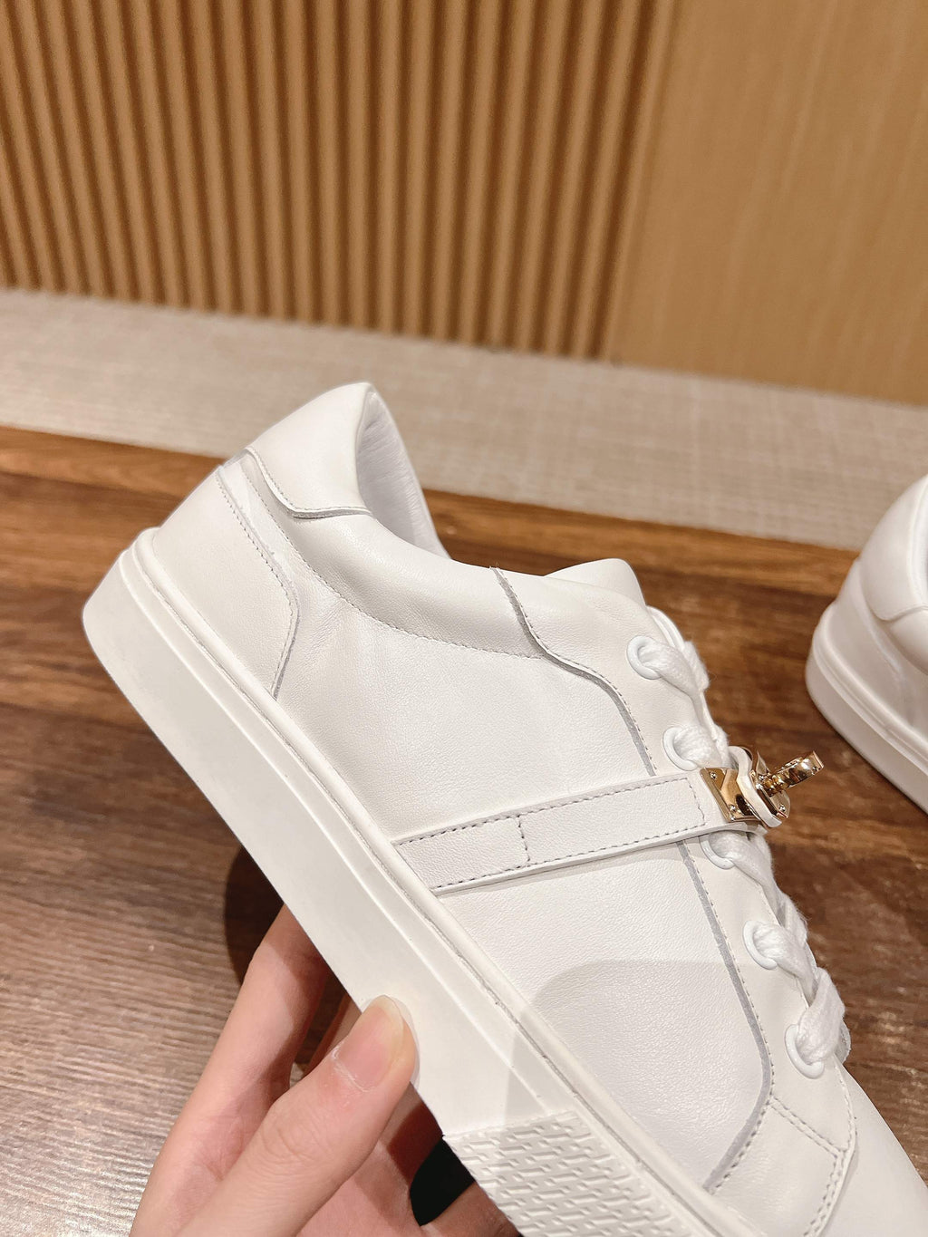 H Women's Fashion White Sneakers 072505206