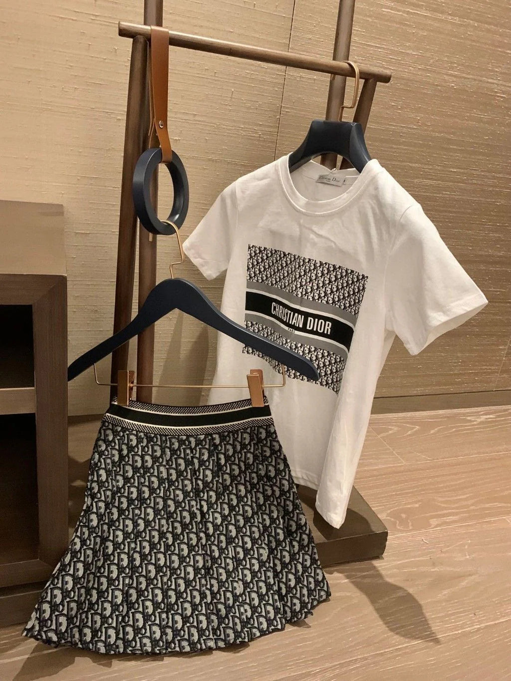 New Classic Letter Short-sleeved T-shirt High Waist Jacquard Pleated Skirt 1024062706