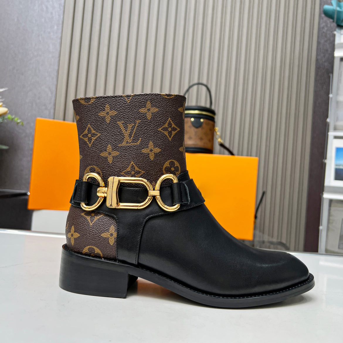 New fashion real cow leather v logo women's bootXC052023111302