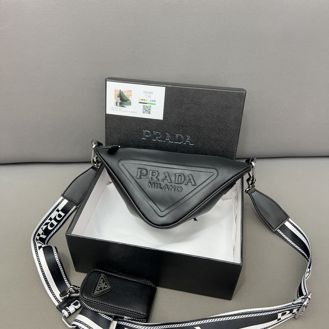 Shoulder triangle bag 1824041112