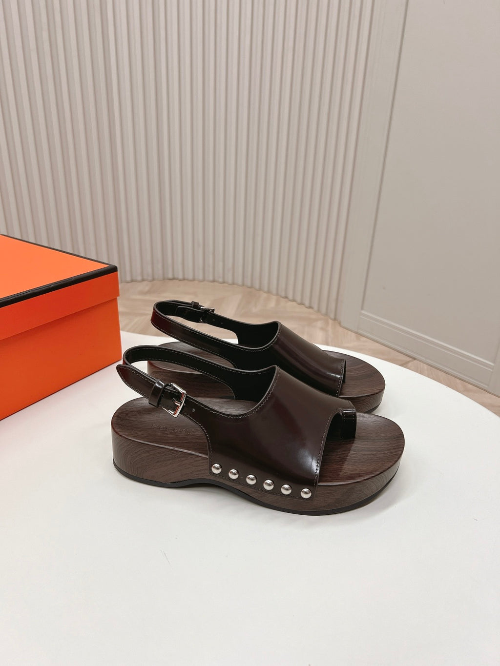 H new stylish summer sandals 0725040811