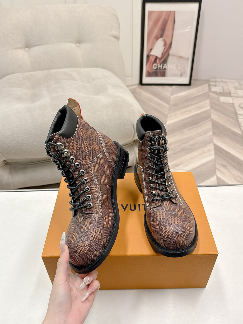 L fashion couple's Dr. Martens ankle boots 0725101304