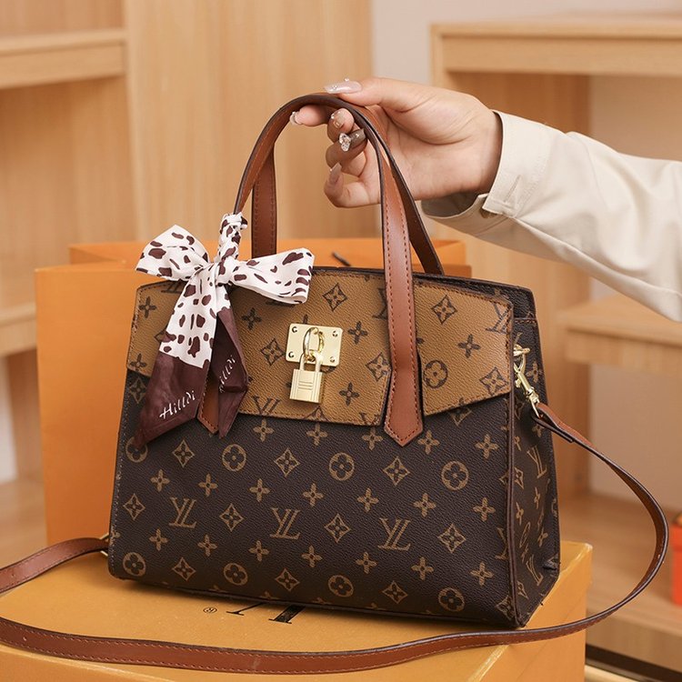 Fashion and versatile handbag BNN1023112107