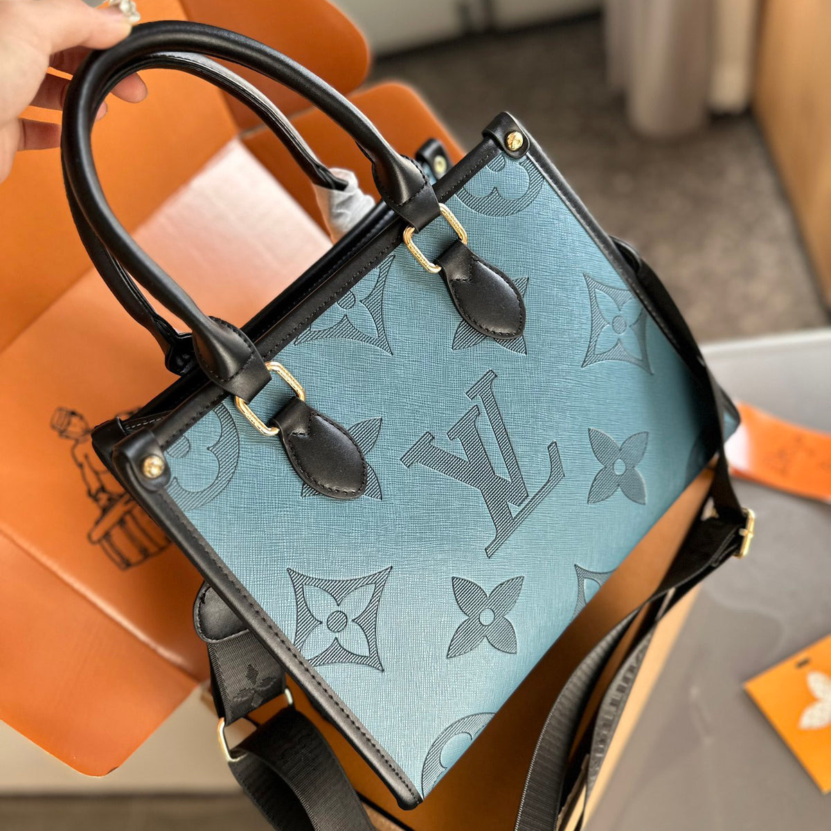 L 24New Onthego East West Tote Bag 1824061202
