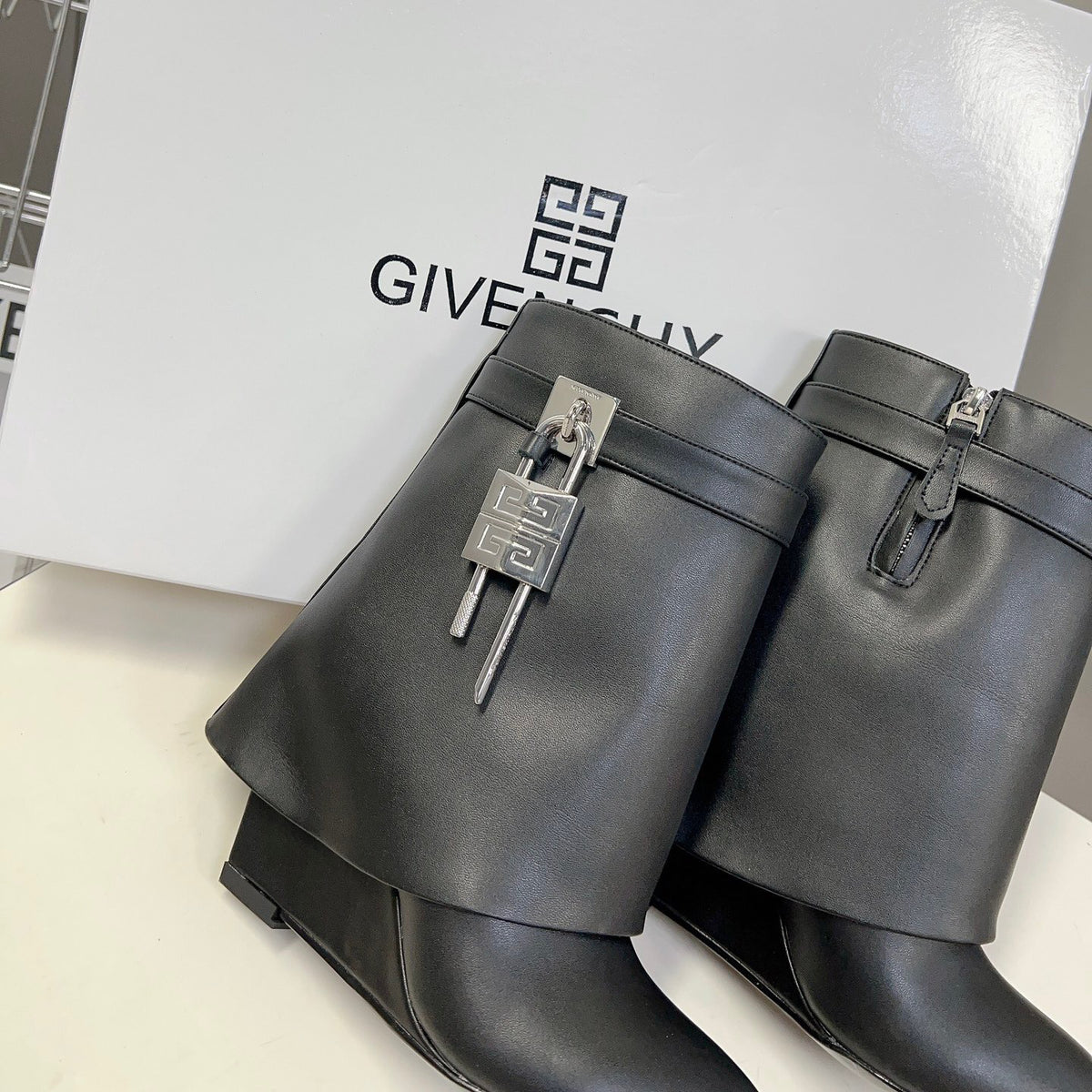 New fashion metal buckle boots leather boots(41/42 need to be customized)