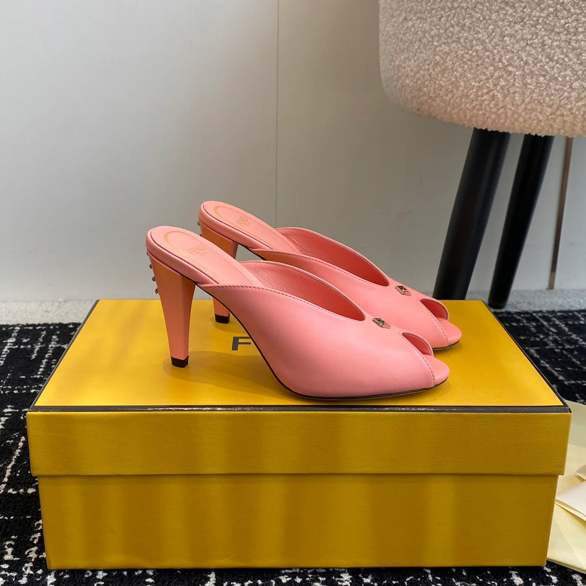 New round head fish mouth high heel sandals 1025050701