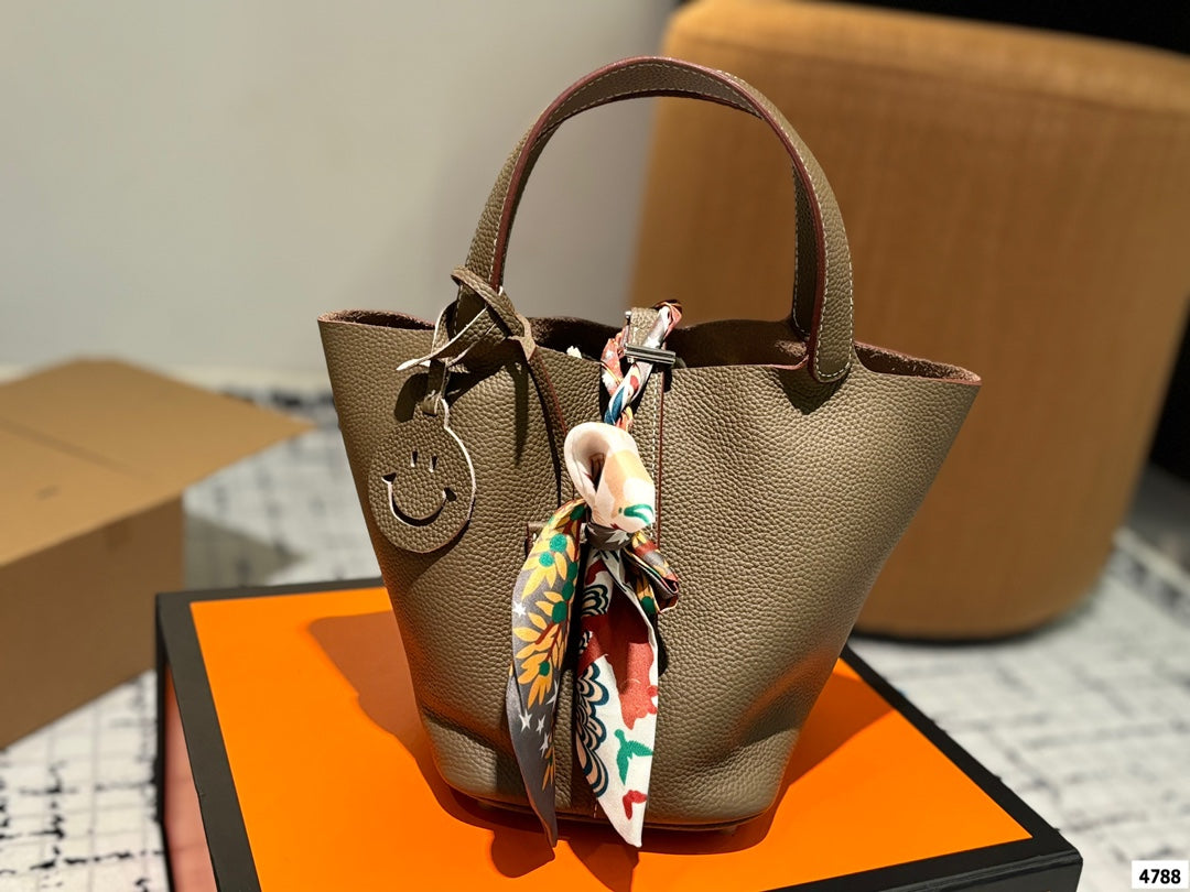 H Picotin18 Multicolor Bucket Bag 0724101014
