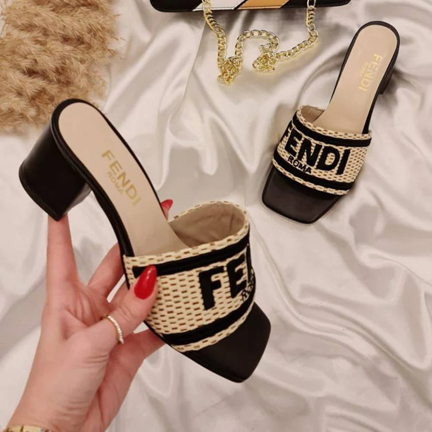 New fashionable and versatile casual slippers 1024072221