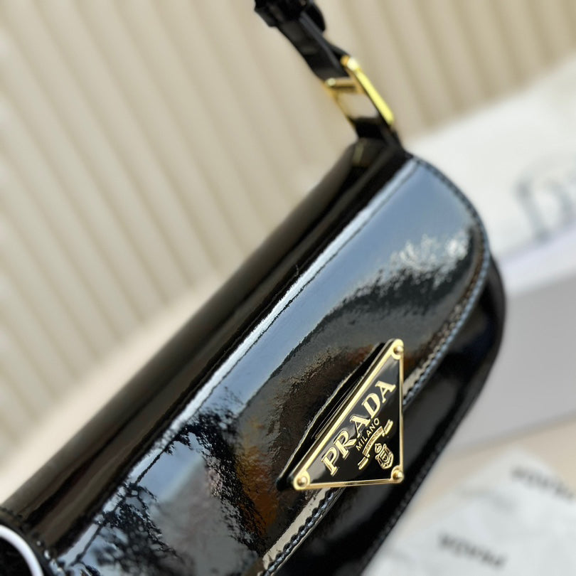 Patent leather armpit bag 1824042101