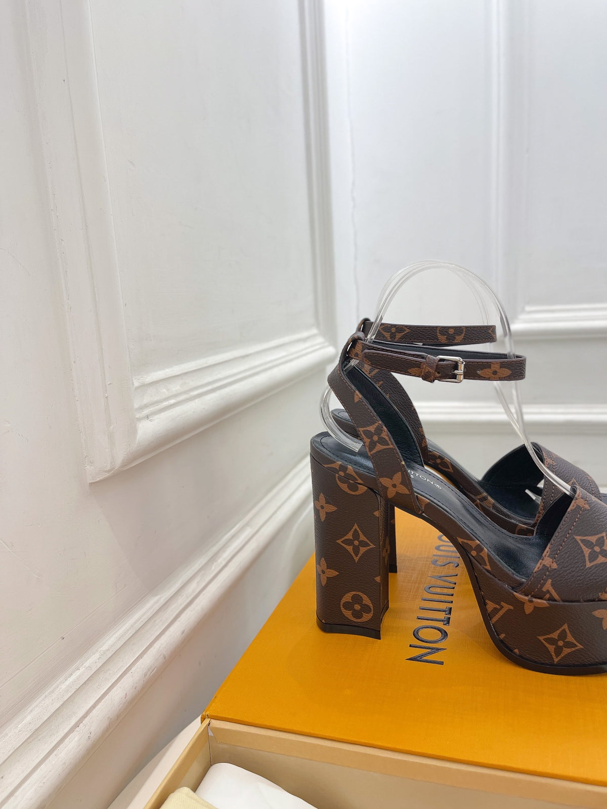 23 Ladies fashion luxury high heels SXC051502