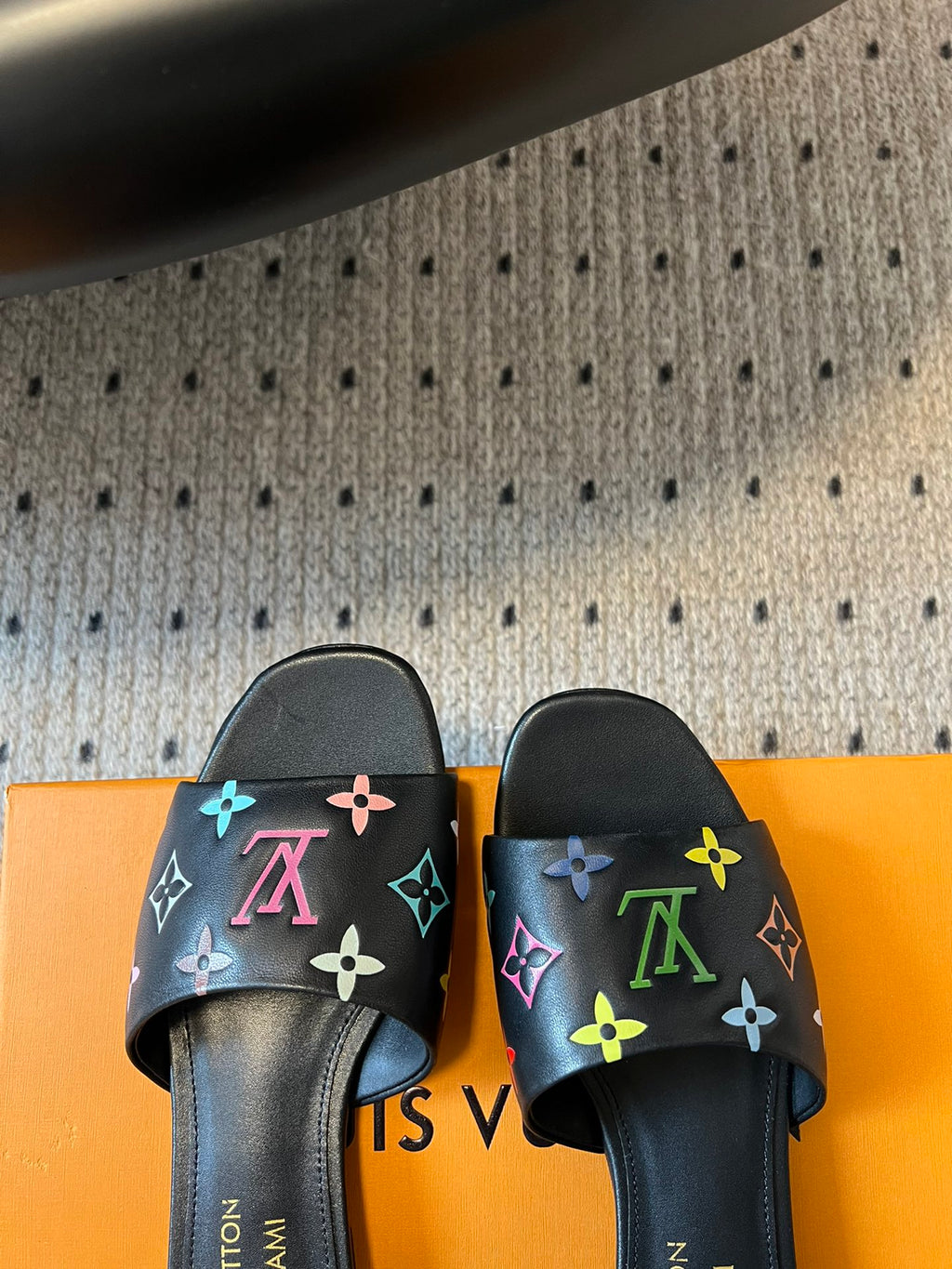 L fashion 3 color hot slippers 0725031904