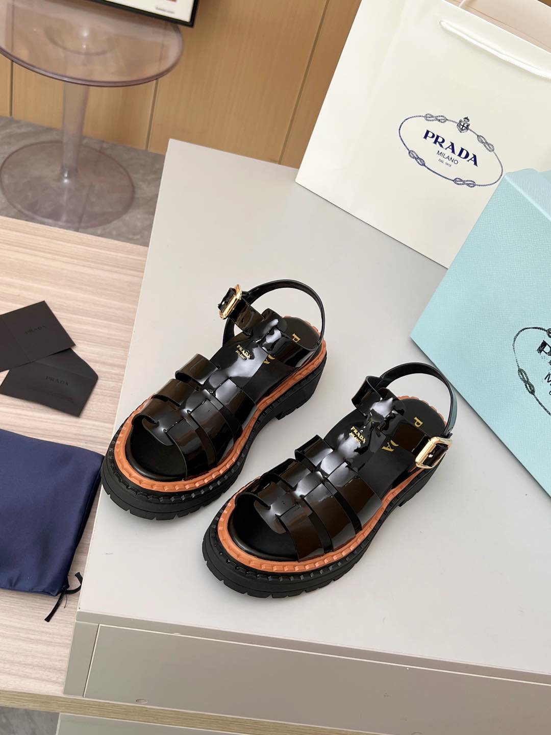 P fashionable new thick-soled sandals 0725061617