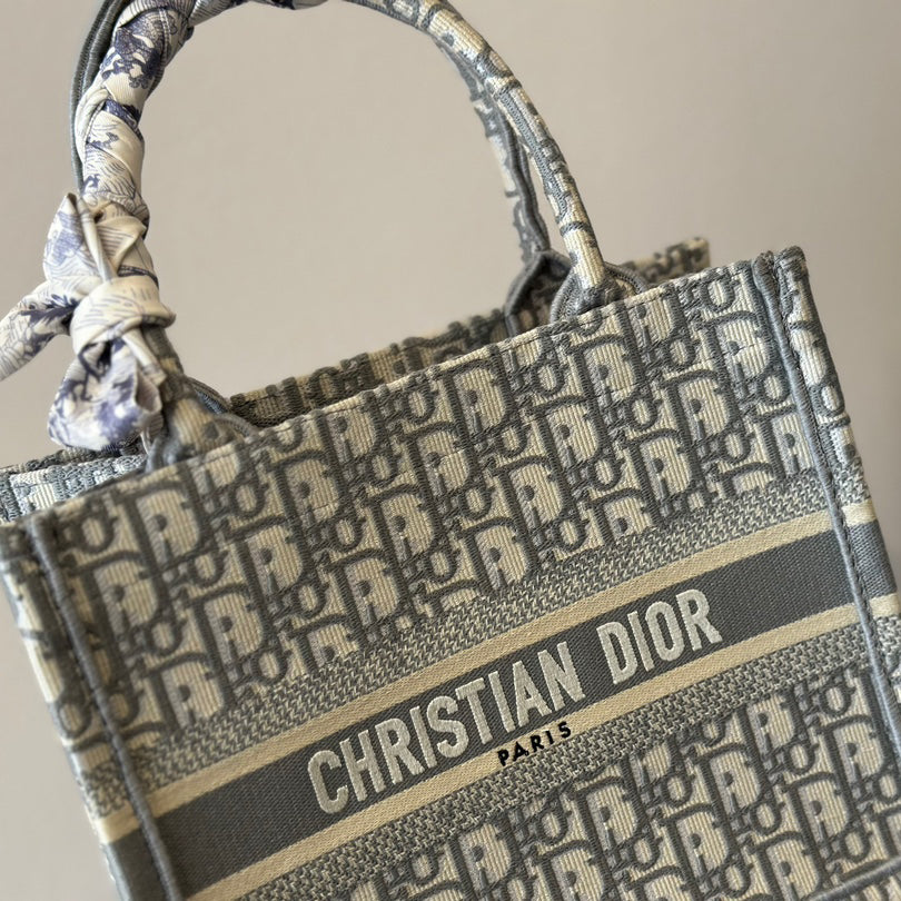 Classic luxurious book tote bag 1824041109