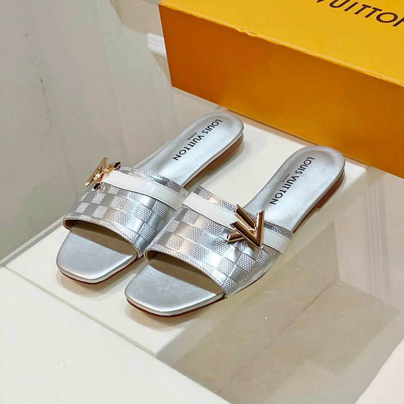 Stylish patent leather flat slippers 1824041113